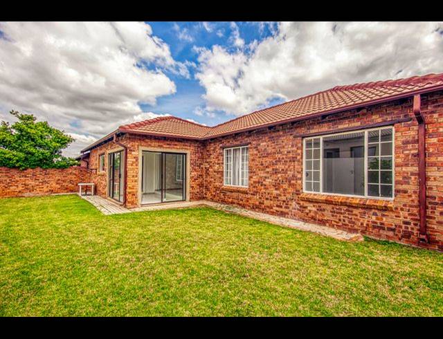 3 BEDROOM TOWNHOUSE RENTED IN RADIOKOP